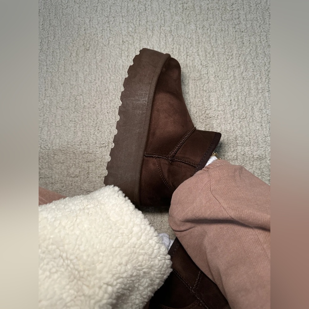 NEW! WOMENS FUR LINED MINI PLATFORM STYLE WARM BOOTS